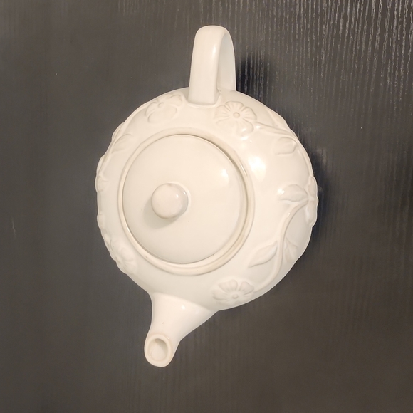 Margaux porcelain teapot - Picture 3 of 6